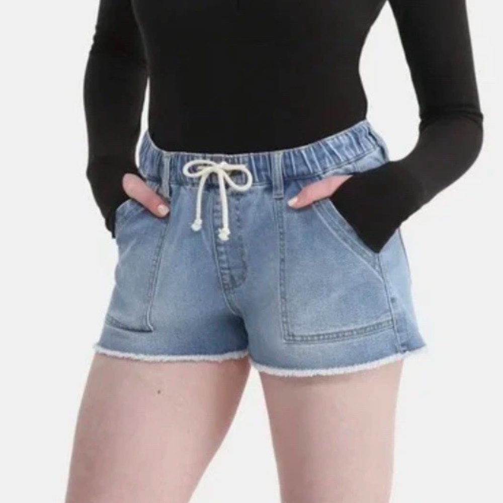 No Boundaries Drawstring Utility Shorts Pockets Fringe Light Wash